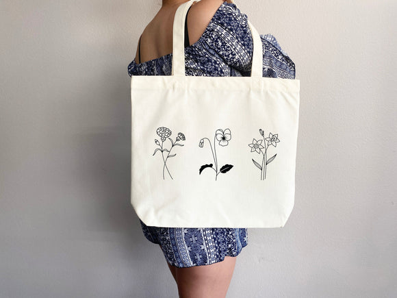 Personalized Birth Month Flower Tote Bag Gift Custom Floral Bag Custom Tote Shopper Aesthetic Bag Flower Gift for Her Custom Gift for Mom
